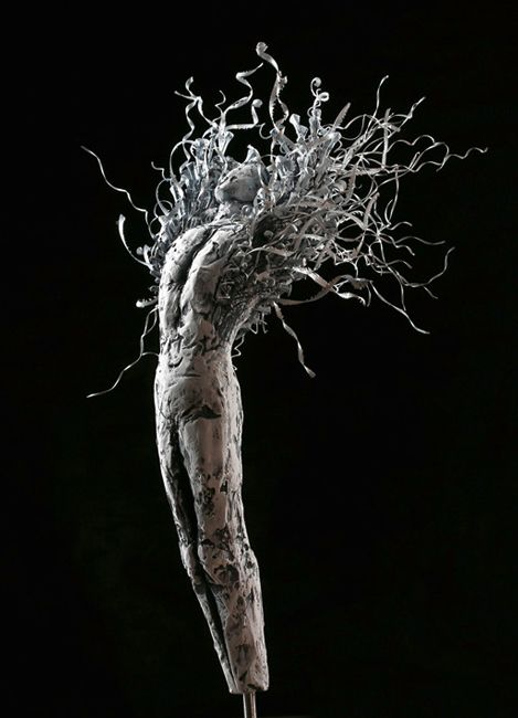 Jutta Hass,  Engel der Toleranz, Paperclay, Höhe 70 cm